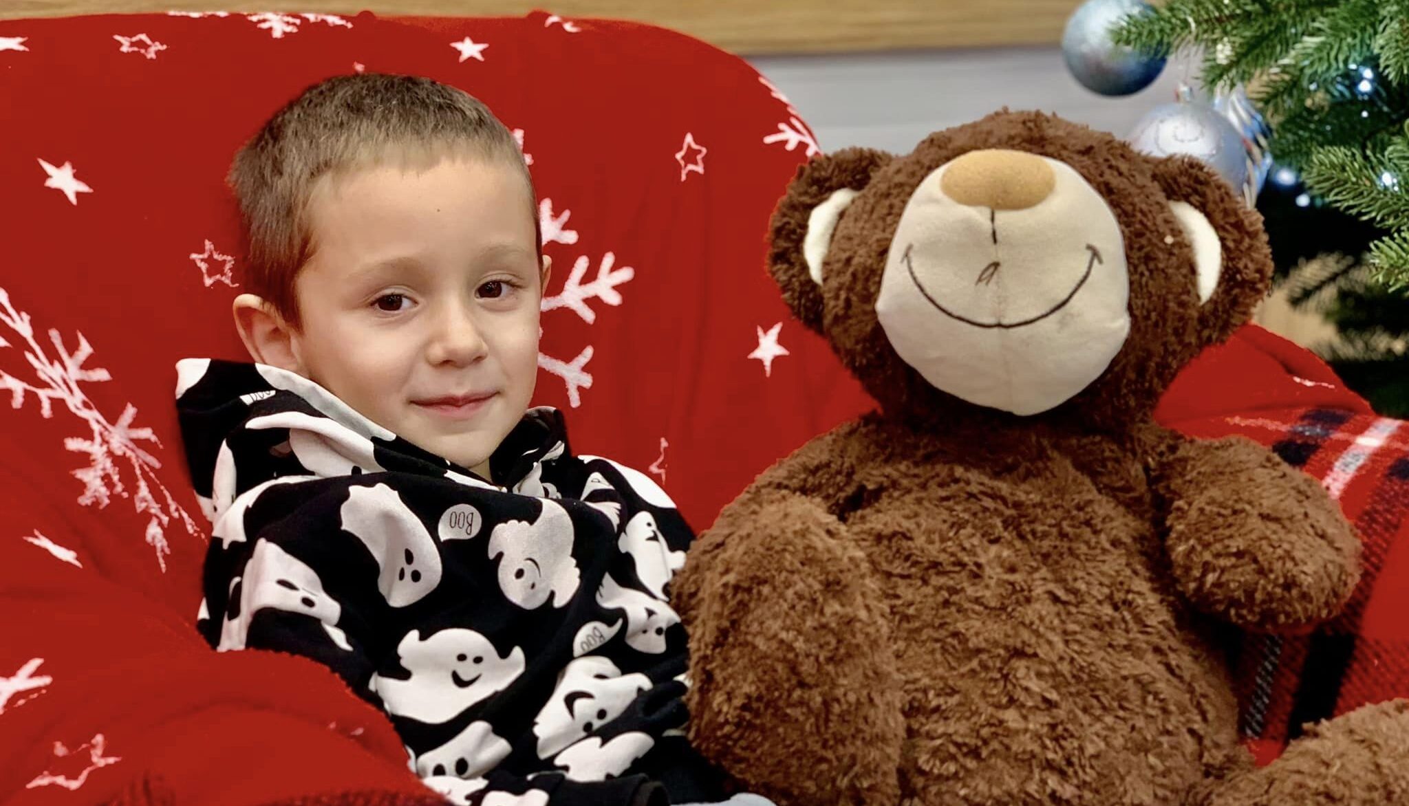 Медики, за допомогою робота-хірурга, врятували 5-річного сина Захисника