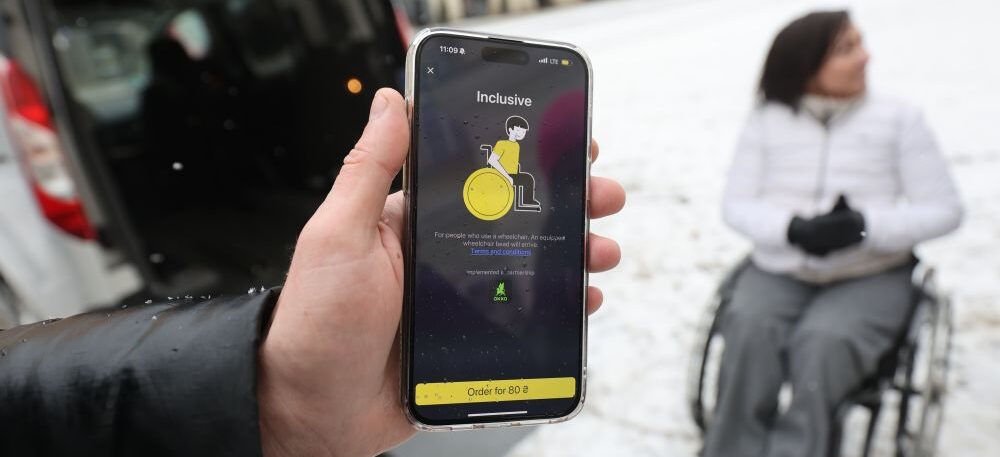 У Львові запускають таксі для людей, які користуються кріслами колісними