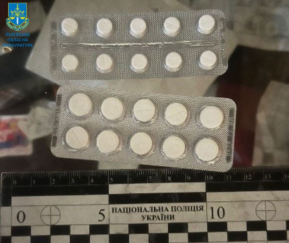 У Самборі чоловік збував наркотичні таблетки, які отримував від лікаря-нарколога