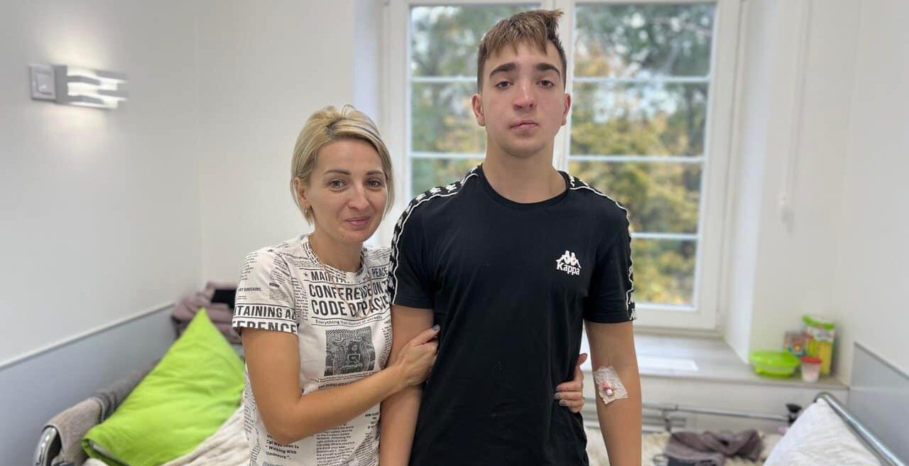 Пережив 7 операцій у різних країнах, а допомогли у Львові: у ОХМАТДИТІ виправили дефект піднебіння 17-річному хлопцю
