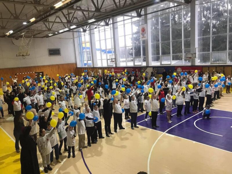 Вихованці соціального центру «Регіна» стали учасниками рекорду України, який встановили «сонячні діти»