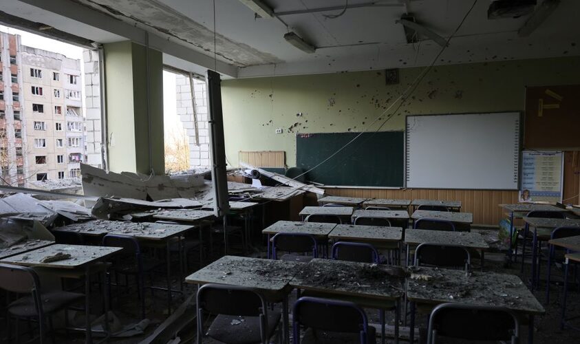 Учні ліцею на Сихові, який постраждав від ракетного обстрілу, повернуться за парти вже у середині січня
