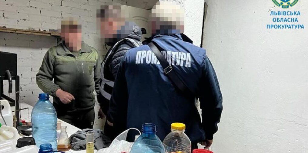 На Стрийщині ділки організували нелегальний виробіток низькосортного пального