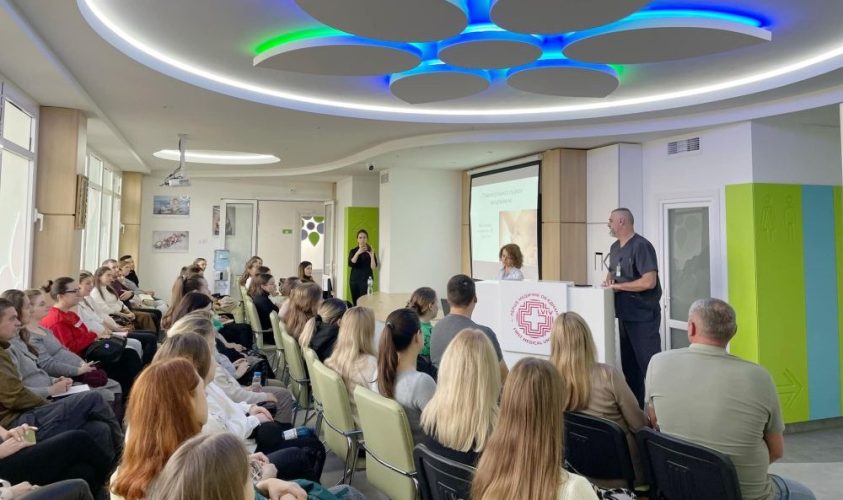 У Львові майбутніх мам і татусів запрошують у «Школу батьківства»: розклад