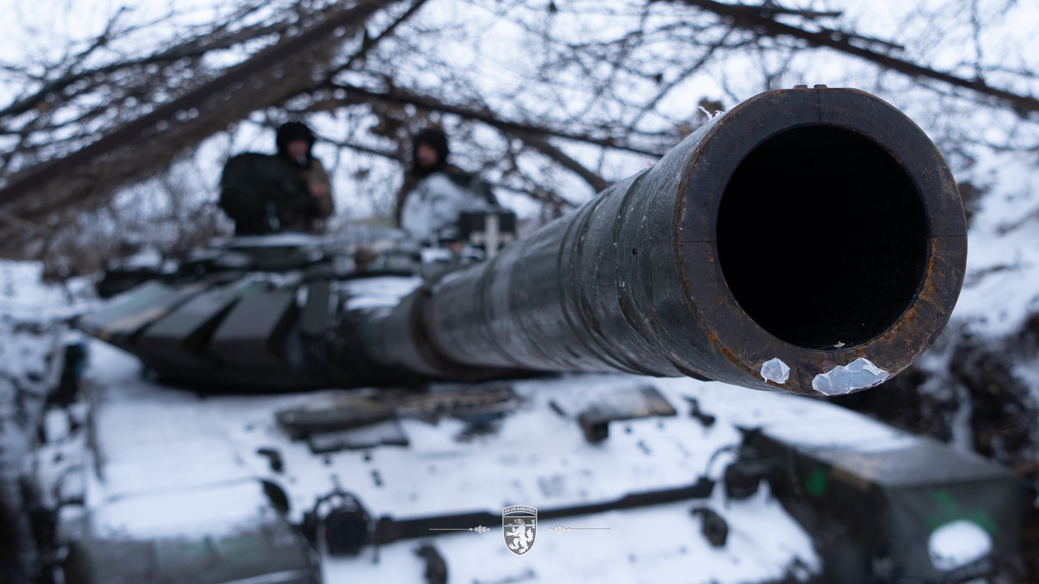 Втрати ворога: напередодні Захисники знищили майже тисячу окупантів і російський гелікоптер
