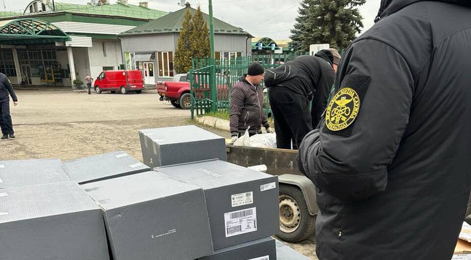 В ПП «Шегині» затримали українця, який хотів приховати від митників 34 старлінки