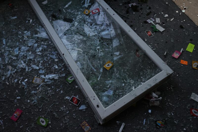 Як потерпілим від російського обстрілу оформити компенсацію для заміни вікон та вхідних дверей: інструкція