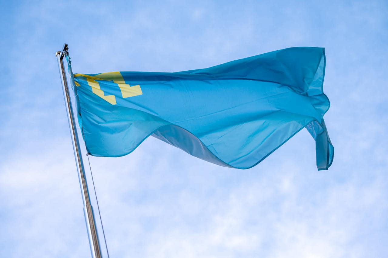 Перед Львівською ОВА замайорів прапор кримськотатарського народу