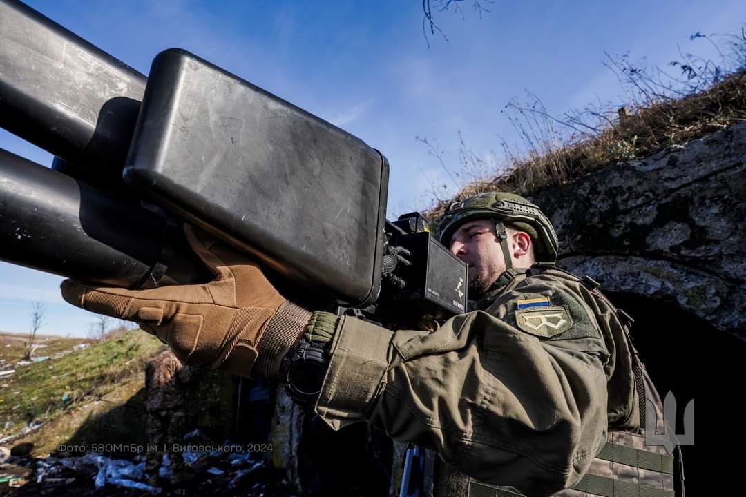 Втрати ворога: учора українські захисники збили літак і 11 безпілотників росіян