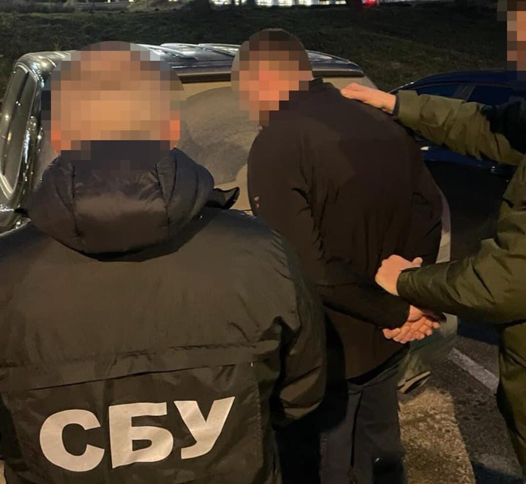 Депутати однієї з міськрад на Львівщині вимагали 30 тисяч доларів хабара за земельне питання