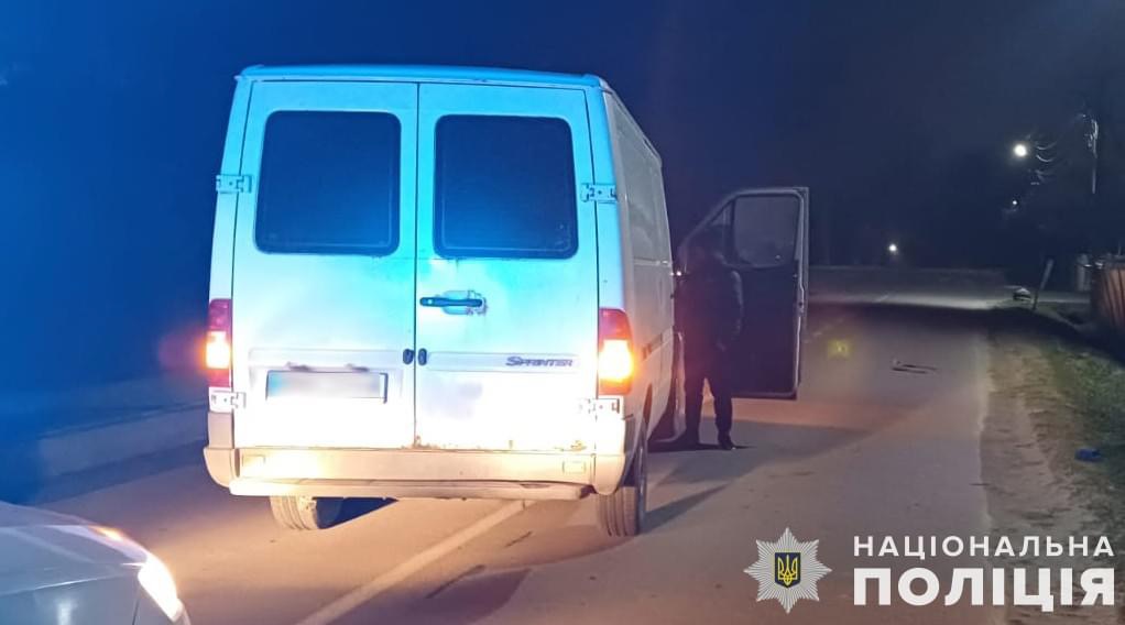 В Скнилові мікроавтобус збив 45-річного пішохода: чоловіка забрали в реанімацію
