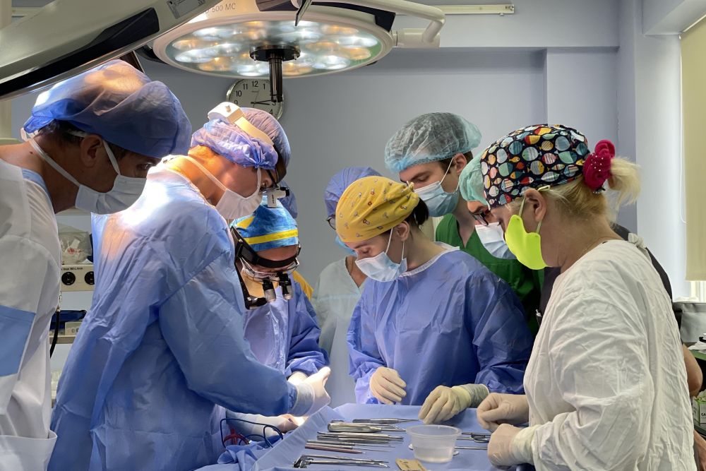 Американські хірурги знову їдуть до Львова оперувати українських дітей: як потрапити