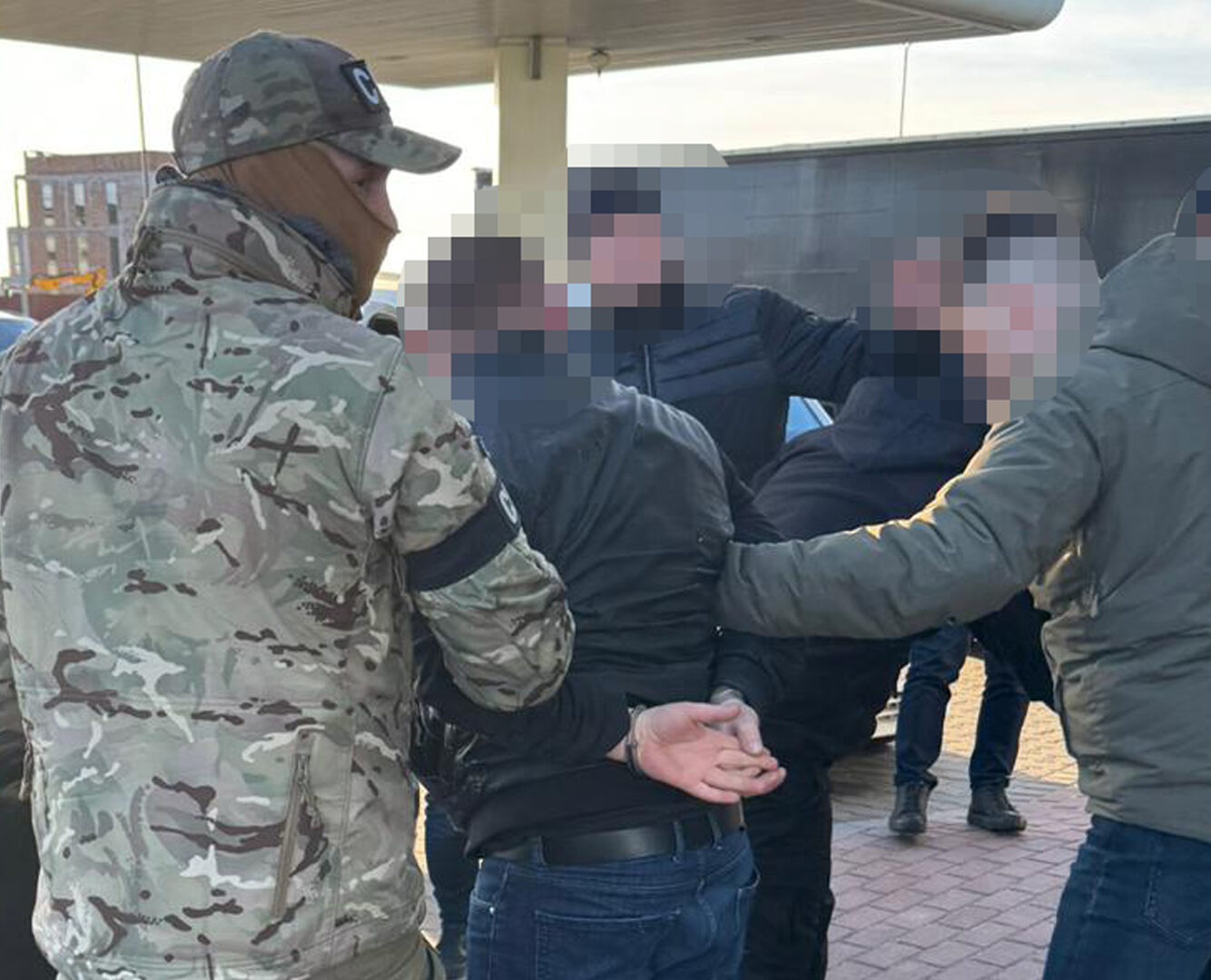 СБУ затримала керівника благодійного фонду, який переправляв ухилянтів через кордон