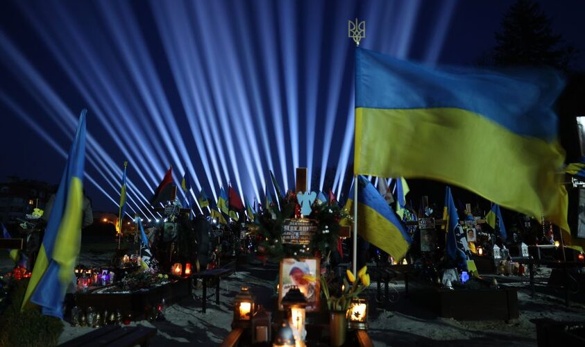 У Львові над могилами полеглих Героїв у небо запустять промені пам’яті