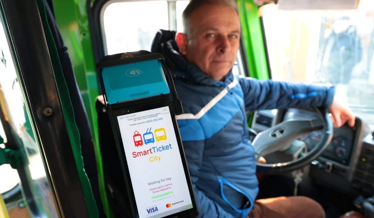 Пасажири громадського транспорту Львівщини протягом місяця зможуть оплачувати проїзд безконтактно зі знижкою 50%
