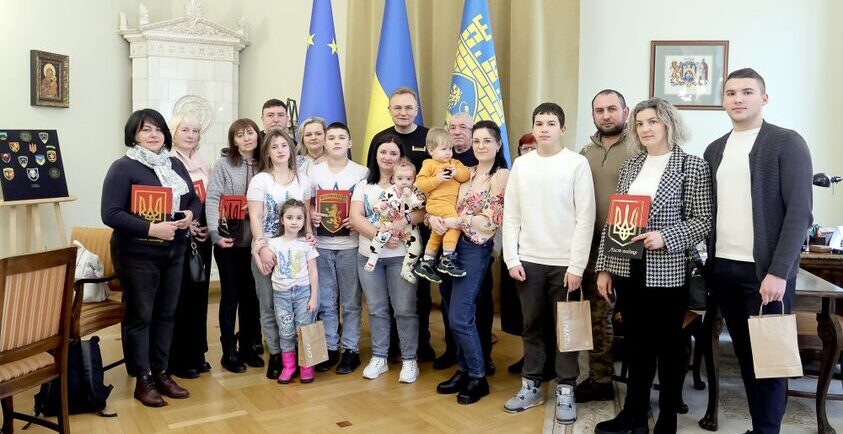 У Львові вручили подяки рідним Захисників 24-ї бригади, які захищають Україну