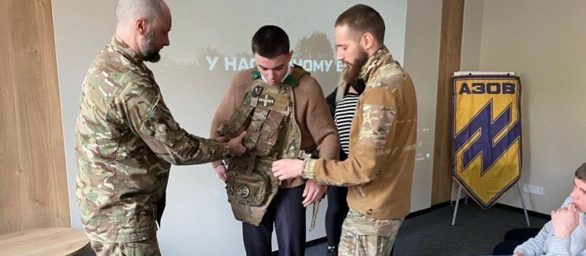 У Львові учням і студентам провели зустріч з азовцями: розмовляли про службу та досвід