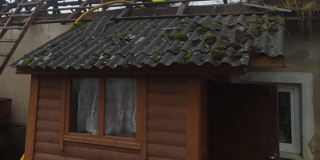 На Львівщині чоловік отримав опіки, виводячи тварин з палаючого сараю