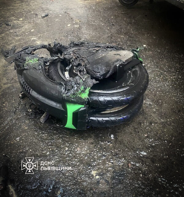 У Львові загорілось моноколесо: довелось викликати пожежників