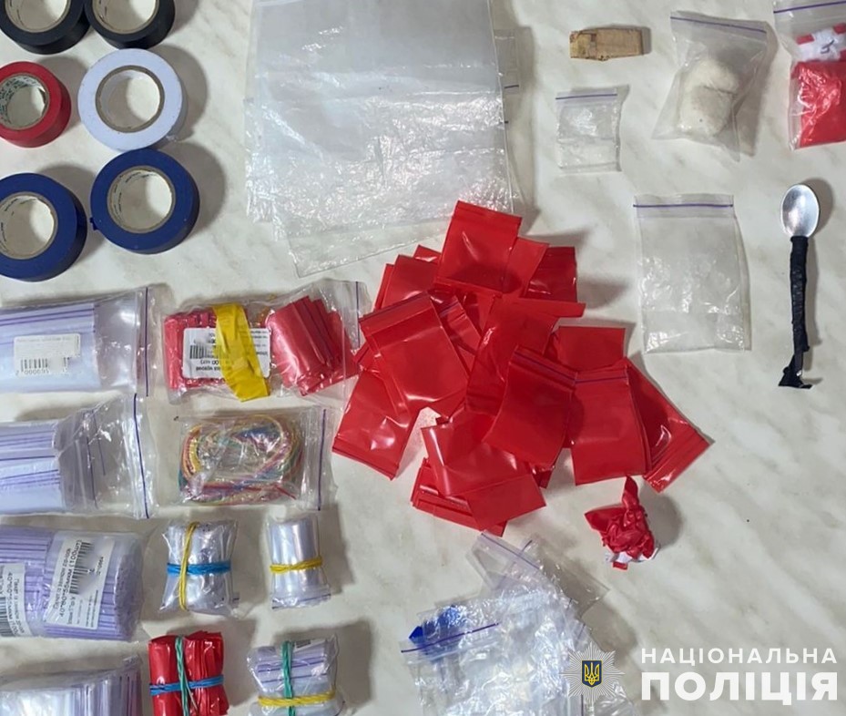 У Львові поліцейські під час патрулювання затримали трьох «закладчиків» наркотиків