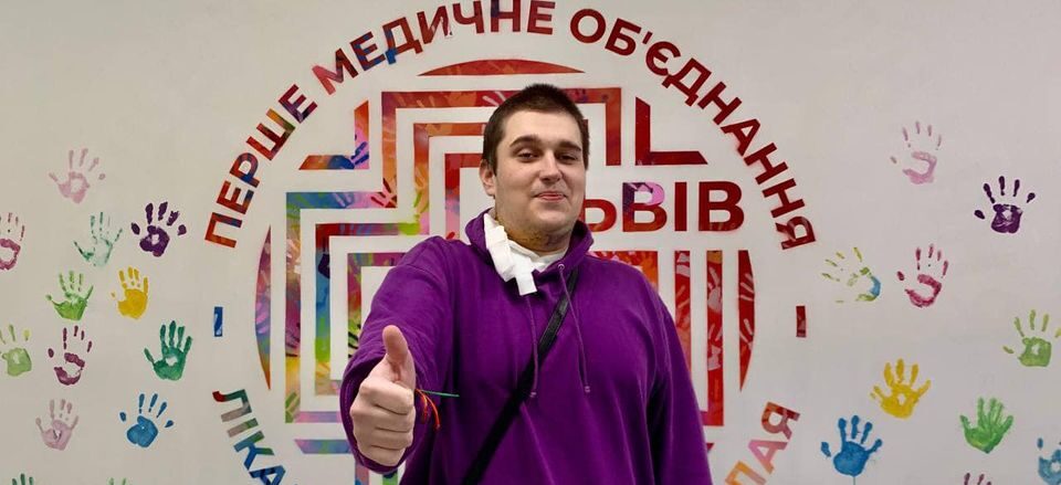 Міг померти будь-якої миті: у Львові хірурги видалили пухлину на шиї у підлітка