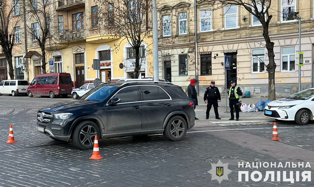 У Львові від наїзду авто постраждав 92-річний чоловік і 54-річна жінка