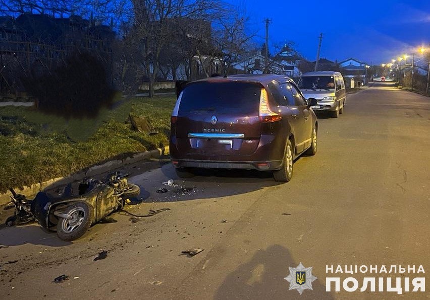 На Львівщині зіткнулись легковик та мопед: водія двоколісного госпіталізували