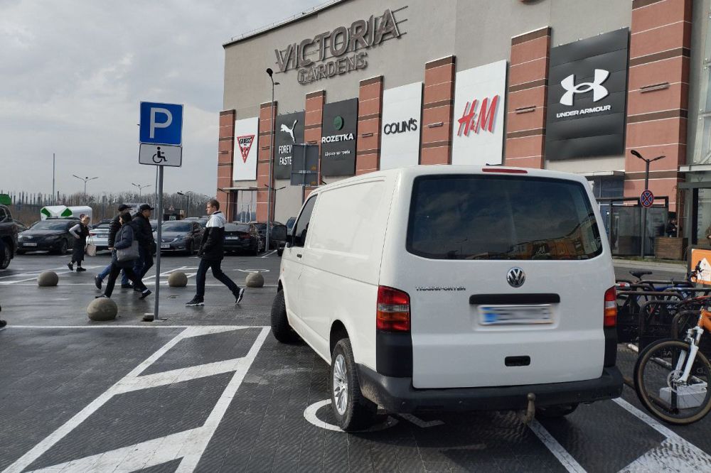 У Львові за тиждень оштрафували понад три тисячі водіїв, які неналежно припаркувались