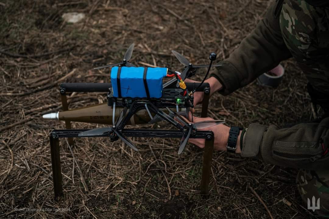 Втрати ворога: майже тисячу росіян і понад сотню одиниць ворожої техніки знищили українські захисники вчора