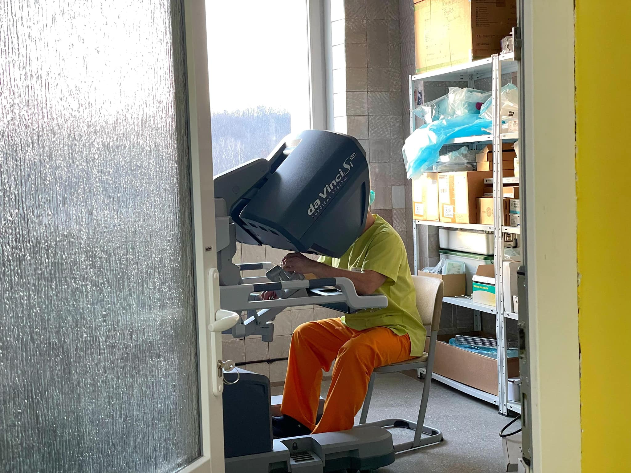 У Львові робот-хірург Da Vinci прооперував першу дитину