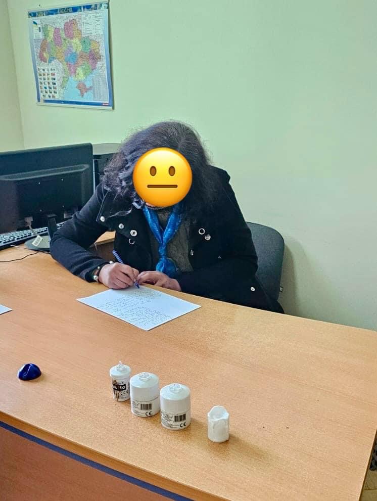 У Львівському районі жінка вкрала лампадки зі стели Героїв