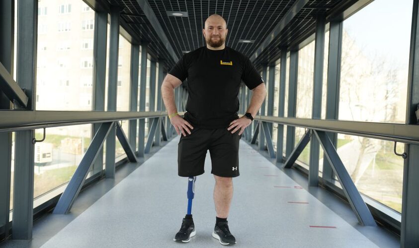 Прагне знову повернутись до лав ЗСУ: у Львові протезують Захисника, який втратив ногу