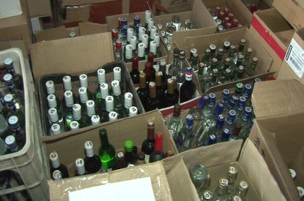 Три тисячі літрів: на Львівщині викрили групу, яка незаконно виготовляла та продавала алкоголь
