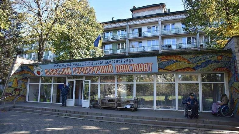 На території Геріатричного пансіонату знайшли тіло 68-річного чоловіка: поліція встановлює обставини смерті