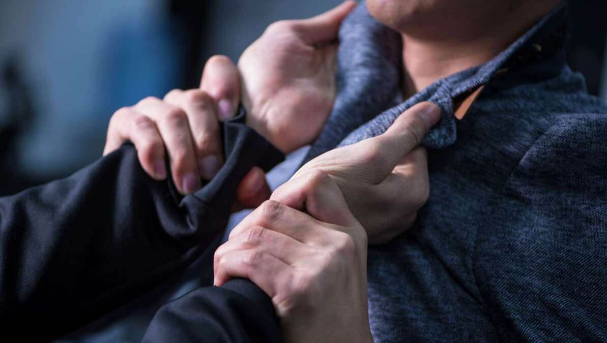 Забіг у хату і побив дідуся: зухвале пограбування в Бориславі