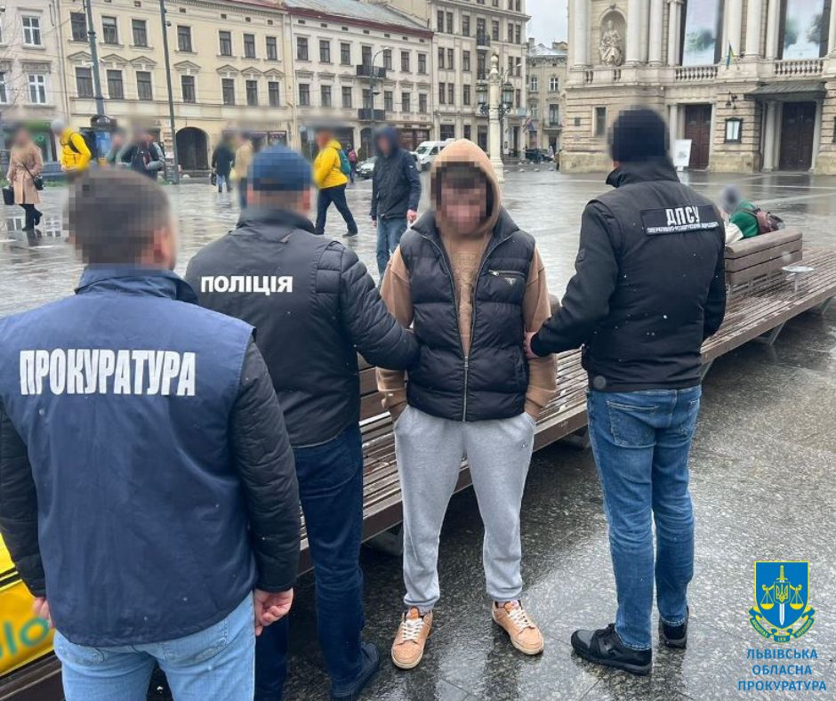 За 10 000 доларів хотів виготовити фіктивні документи: у Львові судитимуть 19-річного місцевого