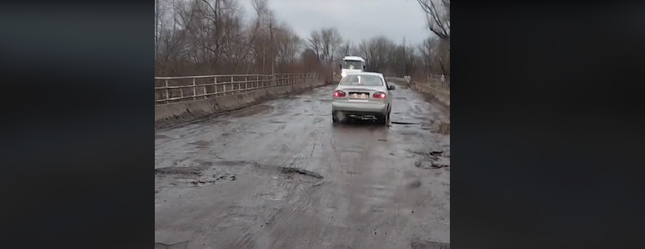 На Самбірщині міст в аварійному стані: влада не реагує (ВІДЕО)