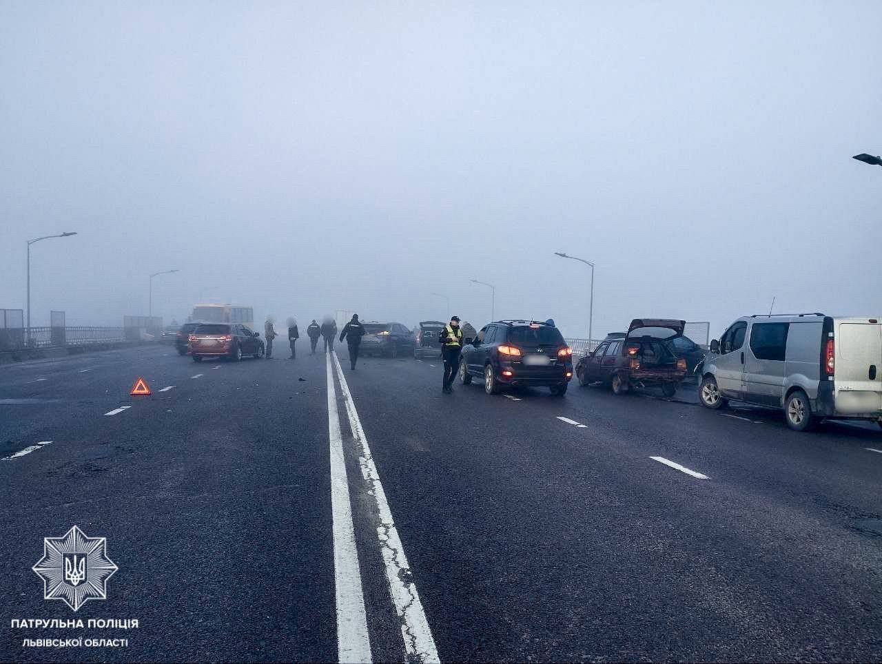 У Львові на Склинівському мосту сталась масштабна ДТП: зіштовхнулись 27 автівок (ОНОВЛЕНО)