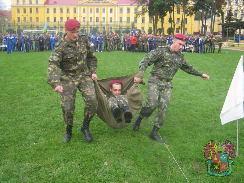 Погане харчування та булінг: що не так з Національною академією сухопутних військ імені Петра Сагайдачного
