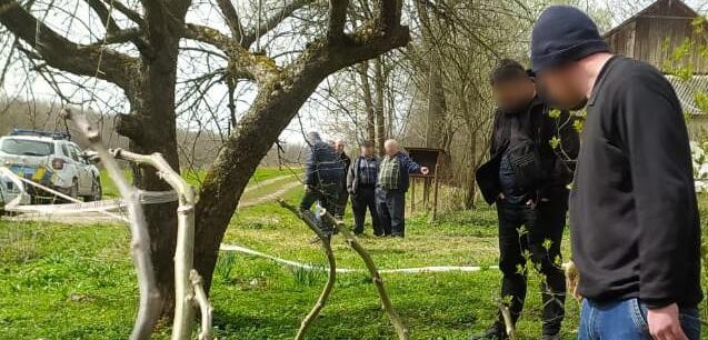 На Дрогобиччині чоловік вбив знайомого і закопав його тіло в саду