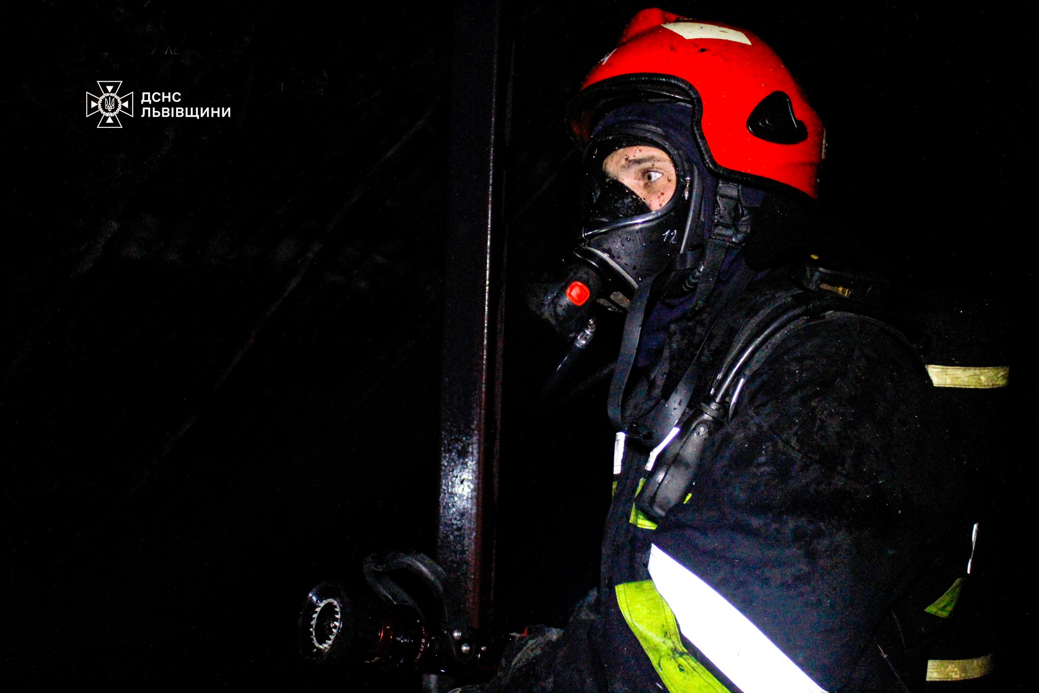 У Львові вогнеборці врятували літню жінку від пожежі