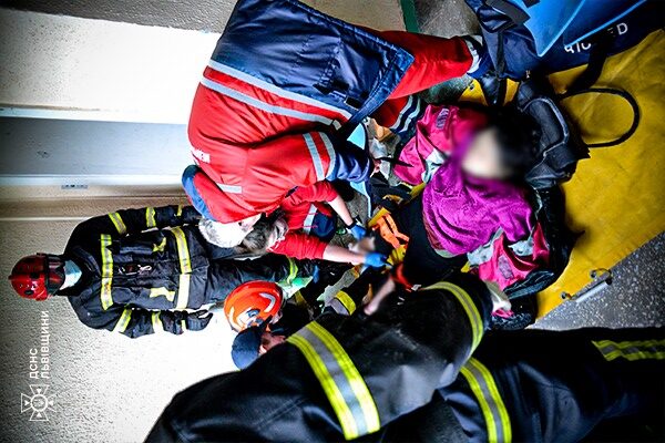 У Львові літній жінці в ліфті затиснуло ноги: у важкому стані її госпіталізували