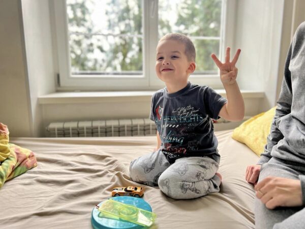 Львівські лікарі вилікували 3-річного хлопчика з вадою нирок