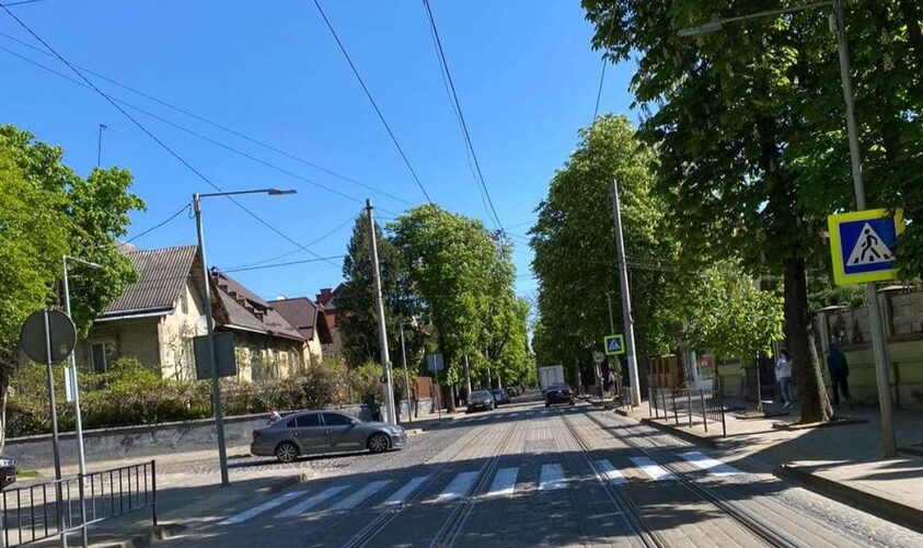 У Львові оновлюють дорожню розмітку та ознаковують місця для паркування