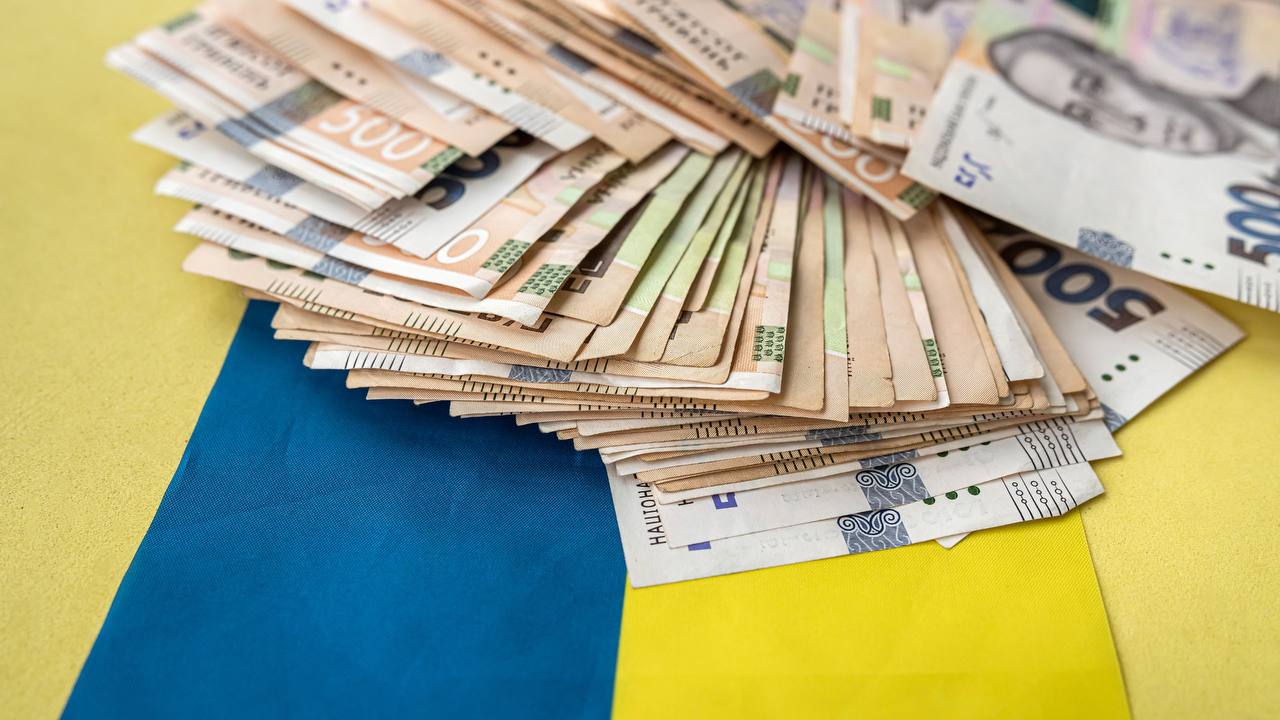 Зарплата очільників громад Львівщини на другому році війни: хто у трійці лідерів