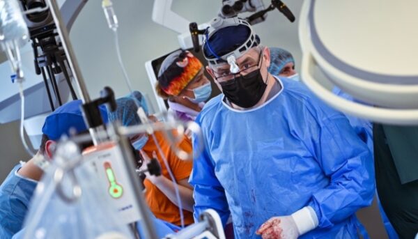 Від звичайної вітрянки до пневмонії: львівські хірурги врятували 8-річну дівчинку