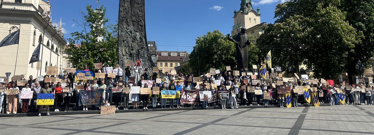 “Борись за них так, як вони боролися за тебе”: у Львові відбулася акція на підтримку військовополонених (ВІДЕО)