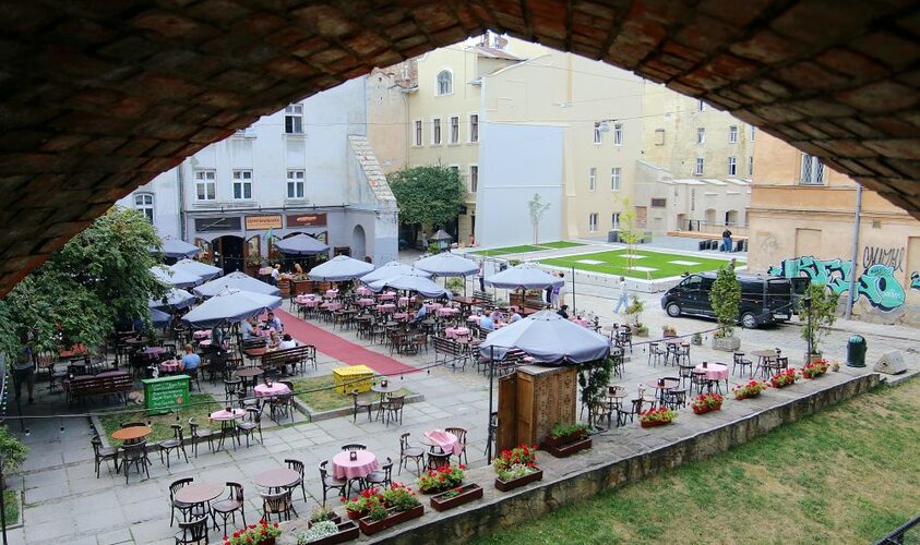 У Львові розпочався сезон літніх майданчиків