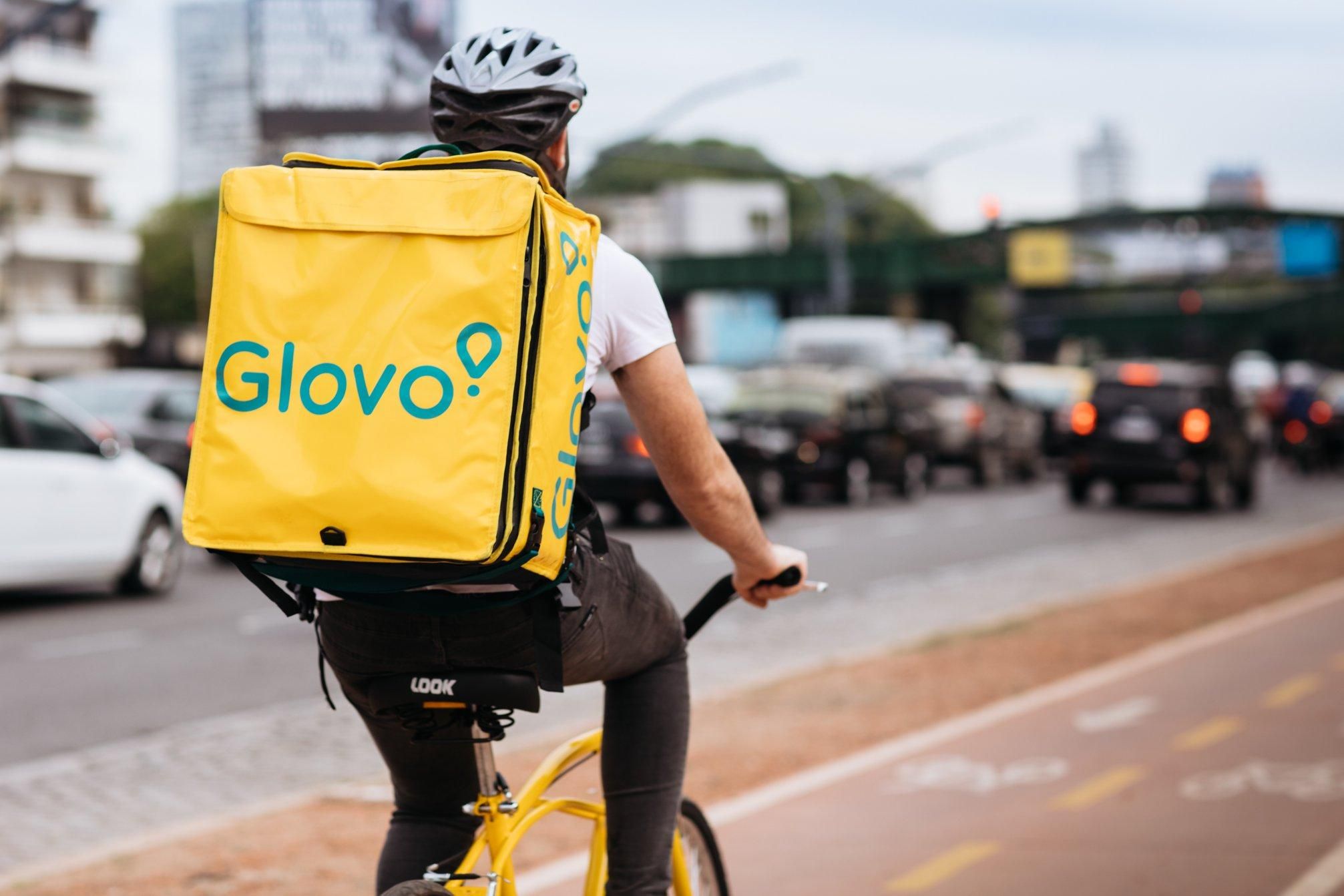 У Львові суд покарав штрафом у розмірі 51 грн кур’єра Glovo, який побив водія тролейбуса