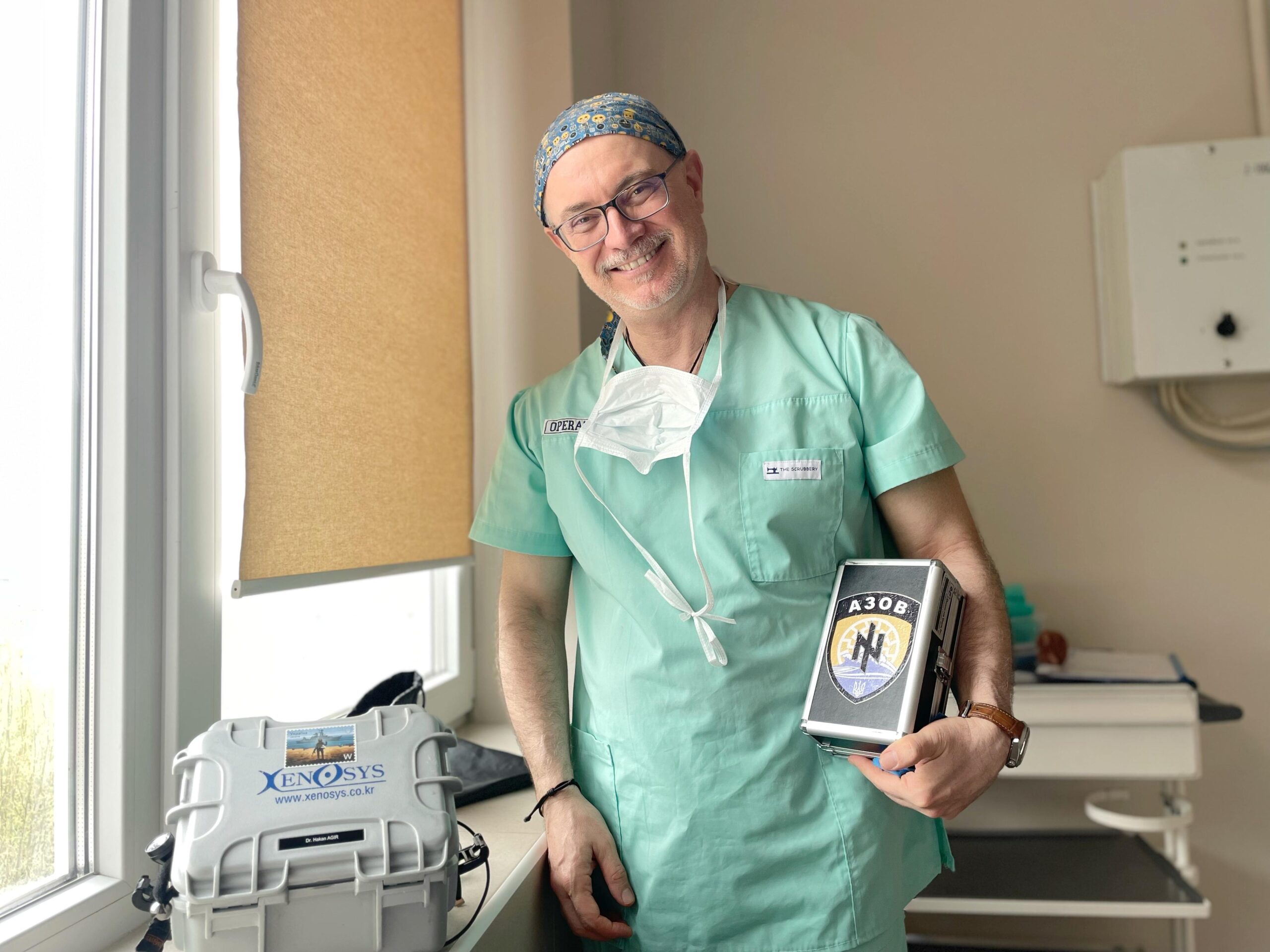 12 операцій та 25 консультацій: до Львова приїхав відомий турецький дитячий хірург